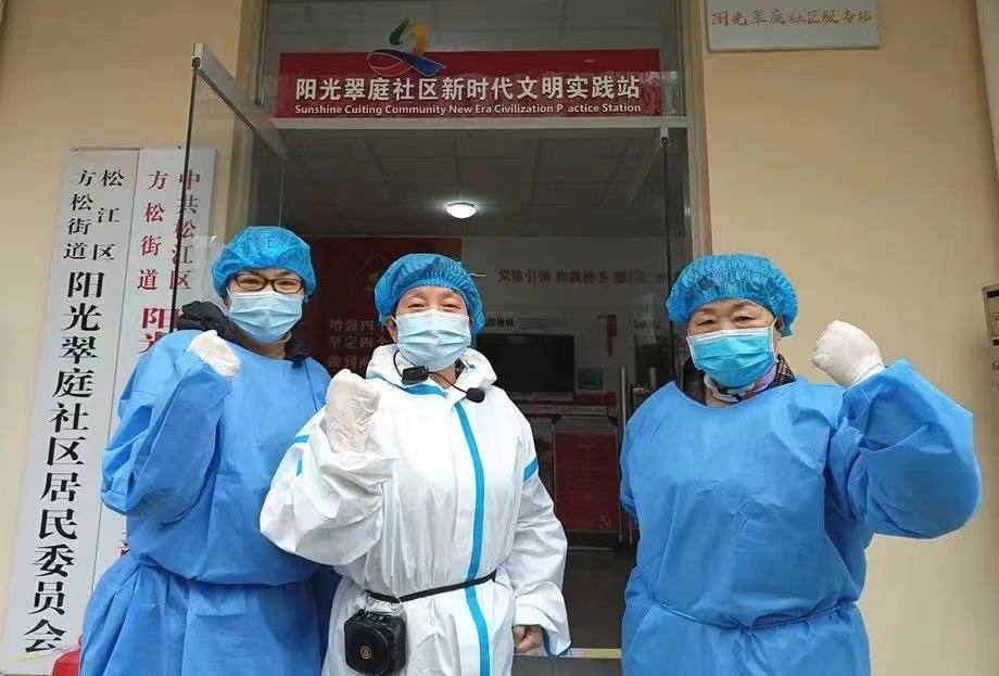 中间是张桂珍，标注一下.jpg